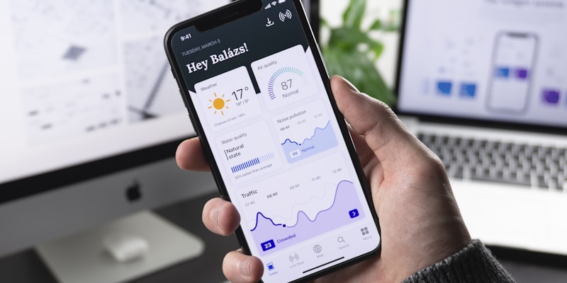 OB电竞球迷社区玩家部落互动场景 - 玩家们在线讨论赛事的热烈氛围